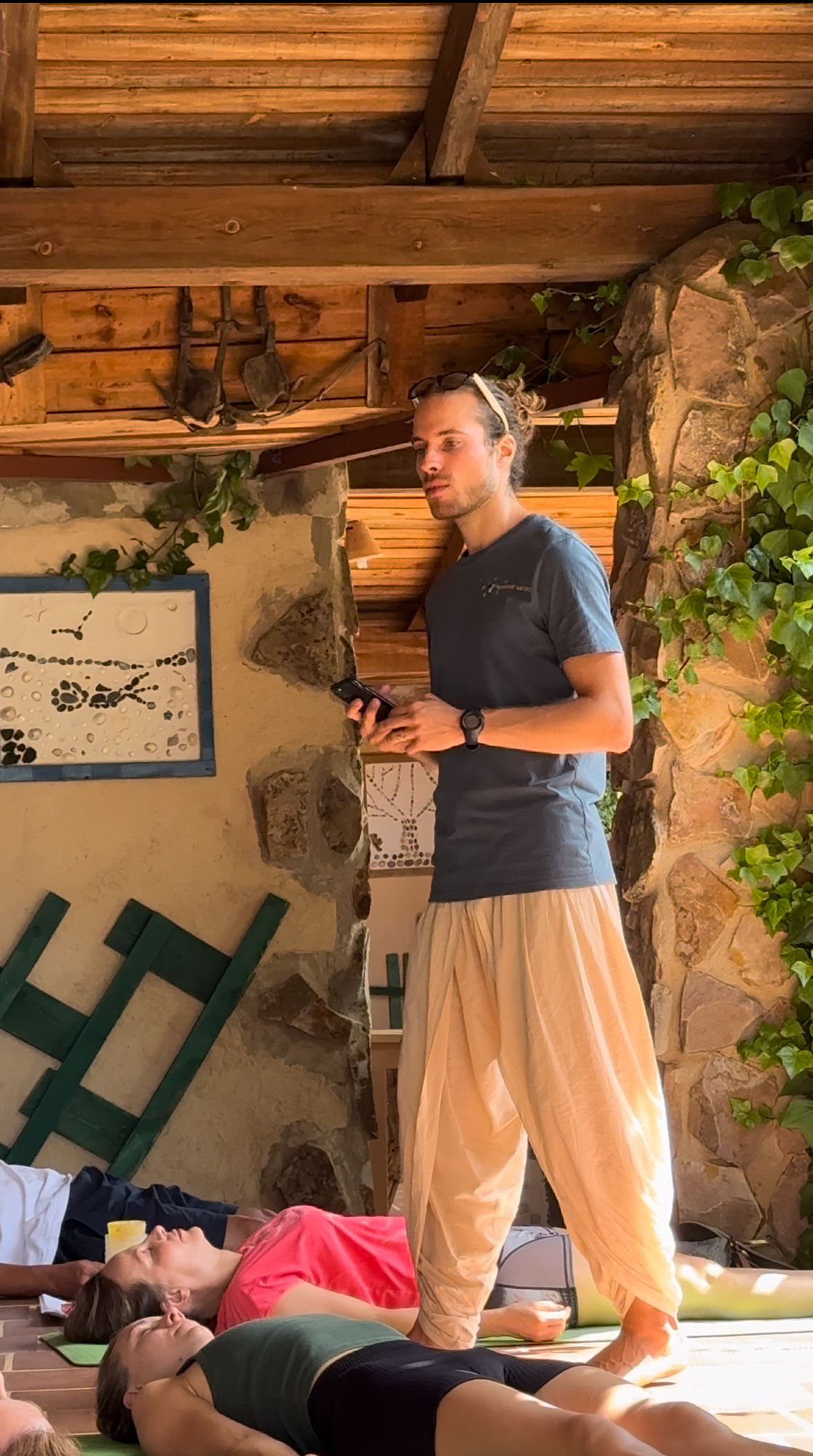 Filip Krzyzanowski leading a group session